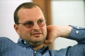 Radovan V&iacute;tek. Chud&yacute; koncipient, nebo miliard&aacute;ř?