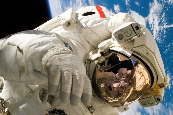 Na snímku astronaut NASA. Nyní se do volného vesmíru podívá i Číňan.
