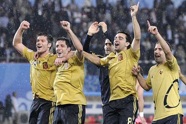 Fotbalisté Španělska slaví postup do finále Eura.