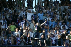 Na stadionu byl klid, žádné dýmovnice ani dělbuchy z ochozů nelétaly.