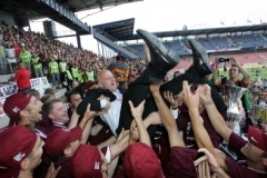 Takto slavili hr&aacute;či Sparty titul mistra v minul&eacute; sezoně. Kdo se bude radovat tentokr&aacute;t?