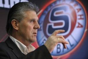 Jozef Chovanec. tren&eacute;r fotbalistů Sparty.