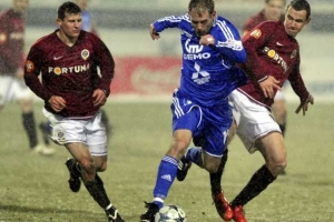 Momentka z fotbalov&eacute;ho utk&aacute;n&iacute; Olomouc - Sparta 0:1.