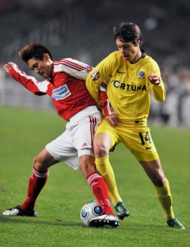 V&aacute;clav Kadlec (vpravo) ze Sparty Praha na turnaji v Honkongu.
