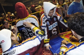Hokejisté Sparty slavili svůj úspěch se svými fanoušky