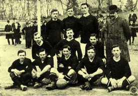 Fotbalist&eacute; Sparty Praha v roce 1909.