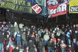 Fanou&scaron;ci Spartaku v listopadu loňsk&eacute;ho roku v z&aacute;pasu proti Spartě.