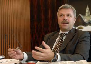 Šéf slovenské centrální banky Ivan Šramko věří v přijetí eura v 2009