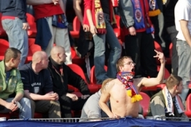 Na fanoušky obou táborů bude dohlížet přes šest set policistů.