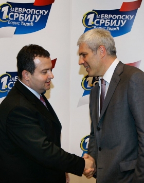 Prezident Tadič (vpravo) a socialista Dačič.