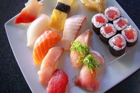 Prstové a rolované sushi. Prstové a rolované sushi.