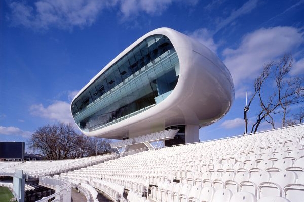 Stadion Lord's Cricket Ground navrhl ateliér Future Systems.