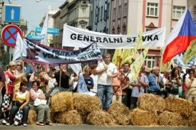 Odbory chystaj&iacute; vlnu protestů proti pl&aacute;novan&eacute; novele z&aacute;kon&iacute;ku pr&aacute;ce.