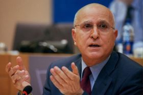 Komisař EU pro životní prostředí Stavros Dimas.