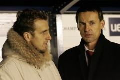 František Straka na archivním snímku ze stadionu Sparty v rozhovoru s Karlem Poborským