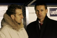 František Straka na archivním snímku v rozhovoru s Karlem Poborským