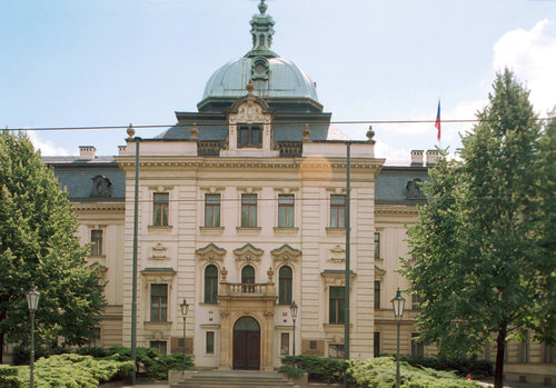 Sídlo vlády ve Strakově akademii