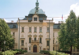 Sídlo vlády ve Strakově akademii