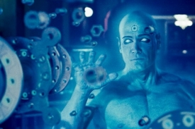 Dr. Manhattan - jedin&yacute; se skutečn&yacute;mi nadpřirozen&yacute;mi schopnostmi.