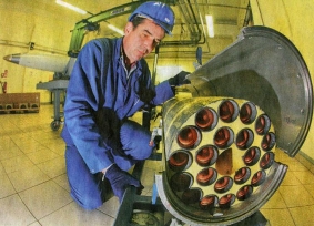 V&yacute;roba kazetov&eacute; bomby.