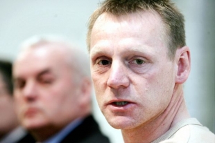 Stuart Pearce je asistentem u anglické reprezentace, trénuje i jednadvacítku.