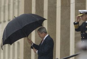 Pentagon připravil prezidentu Bushovi studenou sprchu.