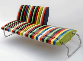 Plastov&eacute; sofa od Sturm und Plastic.