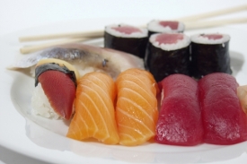 Prohřešek proti přírodě? Objednat si sushi z tuňáka. Prohřešek proti přírodě? Objednat si sushi z tuňáka.