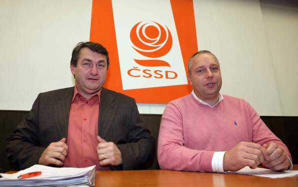Šulc s krajským předsedou ČSSD Petrem Bendou. Šulc s krajským předsedou ČSSD Petrem Bendou.
