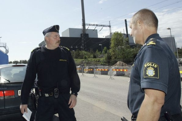 Cíl útoku? Policie uzavřela okolí švédské jaderné elektrárny. Cíl útoku? Policie uzavřela okolí švédské jaderné elektrárny.
