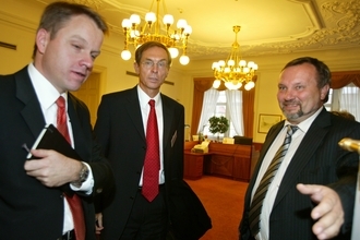 Jan Švejnar na jednání s komunisty.