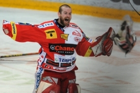 Brankář Adam Svoboda ze Slavie po postupu do finále.