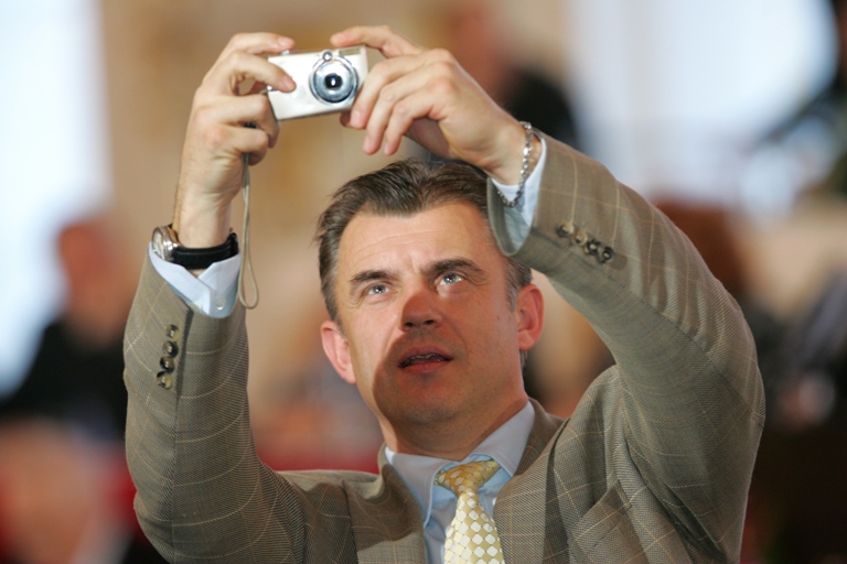 Miroslav Svoboda jde na raut, ruku pro radar ale nezvedne. Miroslav Svoboda jde na raut, ruku pro radar ale nezvedne.