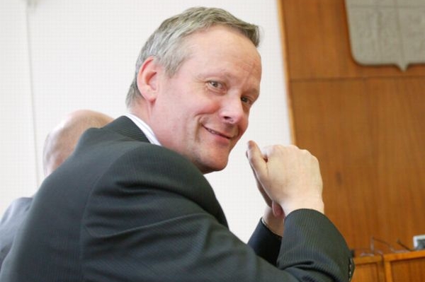 Cyril Svoboda bojuje o činžovní dům v pražských Dejvicích.