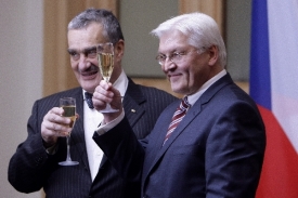 Karel Schwarzenberg obdržel německé vyznamenání Velký kříž.