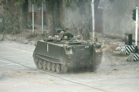 Armáda útočí na Rudou mešitu, červenec 2007