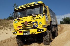 Z&aacute;vodn&iacute; speci&aacute;l Tatra 815 v př&iacute;pravě na dakarskou rallye.
