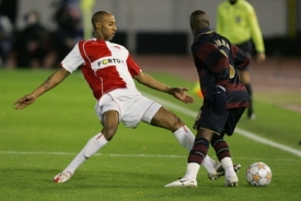 Mickael Tavares (vlevo) petřil na podzim k hlavn&iacute;m opor&aacute;m Slavie.