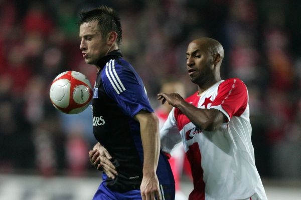 Momentka z utkání Poháru UEFA mezi Slavií a Hamburkem.