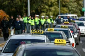 Taxikáři chtějí ve stávce pokračovat i v dalších dnech.