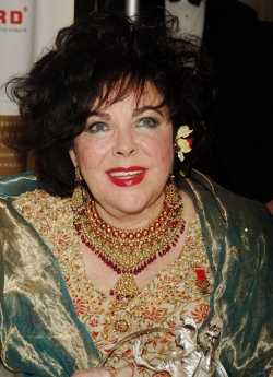 Herečka Elizabeth Taylorov&aacute; je v nemocnici.