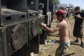Technoparty u Údrče na Karlovarsku pokračuje už čtvrtý den.
