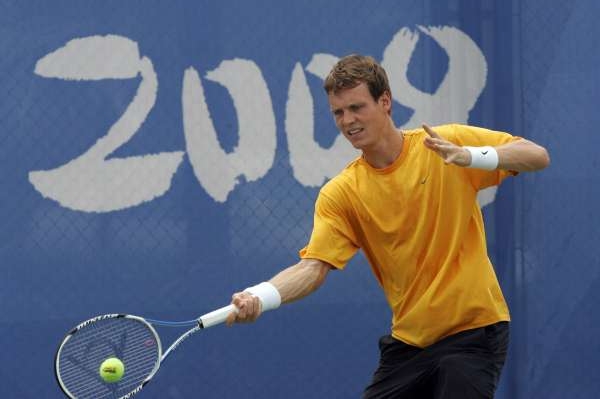 Tomáš Berdych lehce postoupil do druhého kola. Tomáš Berdych lehce postoupil do druhého kola.