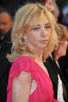 Herečka Sylvie Testudov&aacute; ztv&aacute;rn&iacute; ve filmu slavnou spisovatelku..