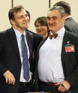Sikorsky a Schwarzenberg. Na Polsko a Česko se snáší kritika Ruska.