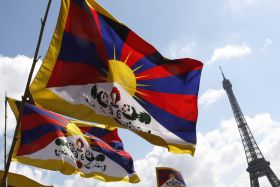 Paříž ve znamení OH... A Tibetu.