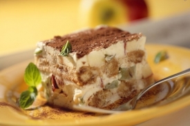 Italský piškotový dezert tiramisu.