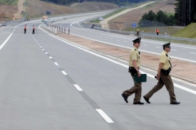 Ve čtvrtek v 16 hodin se otevře chybějící část německé dálnice D6 mezi městy Amberg a Norimberg.