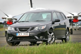 Všechny saaby z omezené výroční série Turbo X mají speciální černý lak, aerodynamickou sadu a tmavá kola. Půjde o raritu.