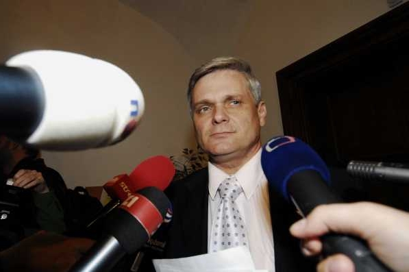 Vlastimil Tlustý má problém. Čelí nařčení, že zatajil sponzorský dar.